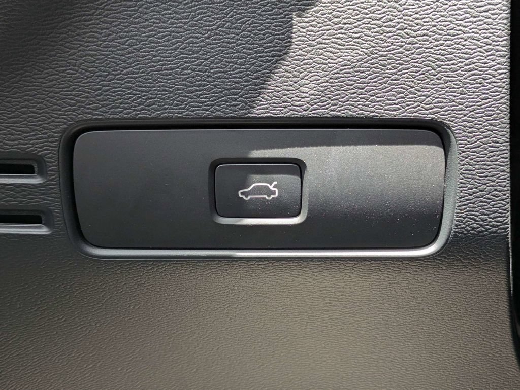 New 2026 Volvo XC40 B4 Core FWD image 31