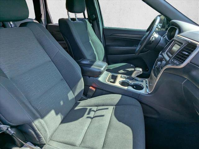 Used 2017 Jeep Grand Cherokee Laredo w/ Quick Order Package 2BE image 19