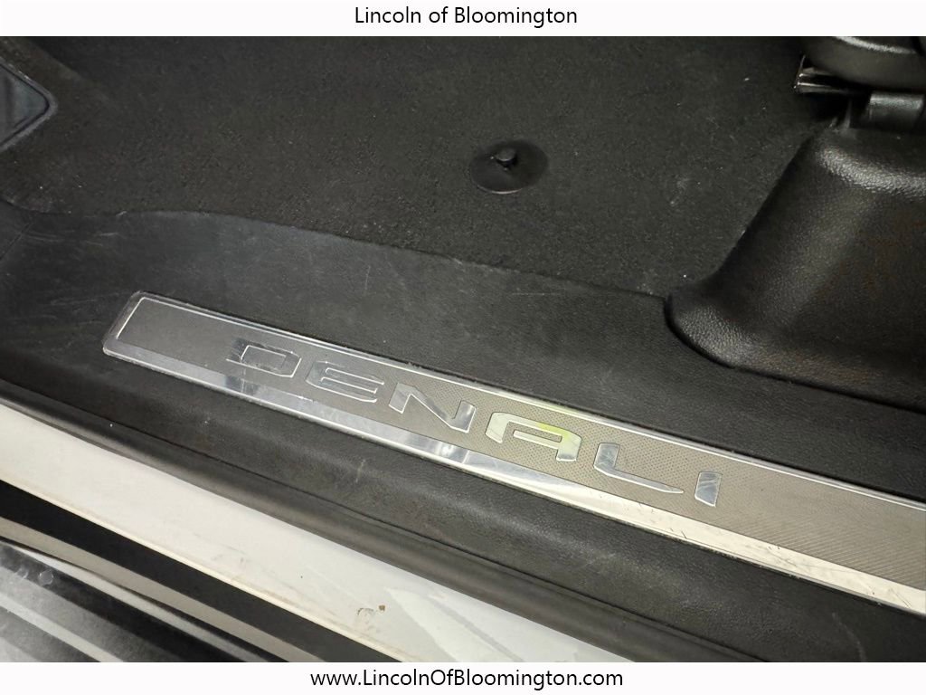 Used 2025 GMC Yukon Denali AWD/4WD image 43