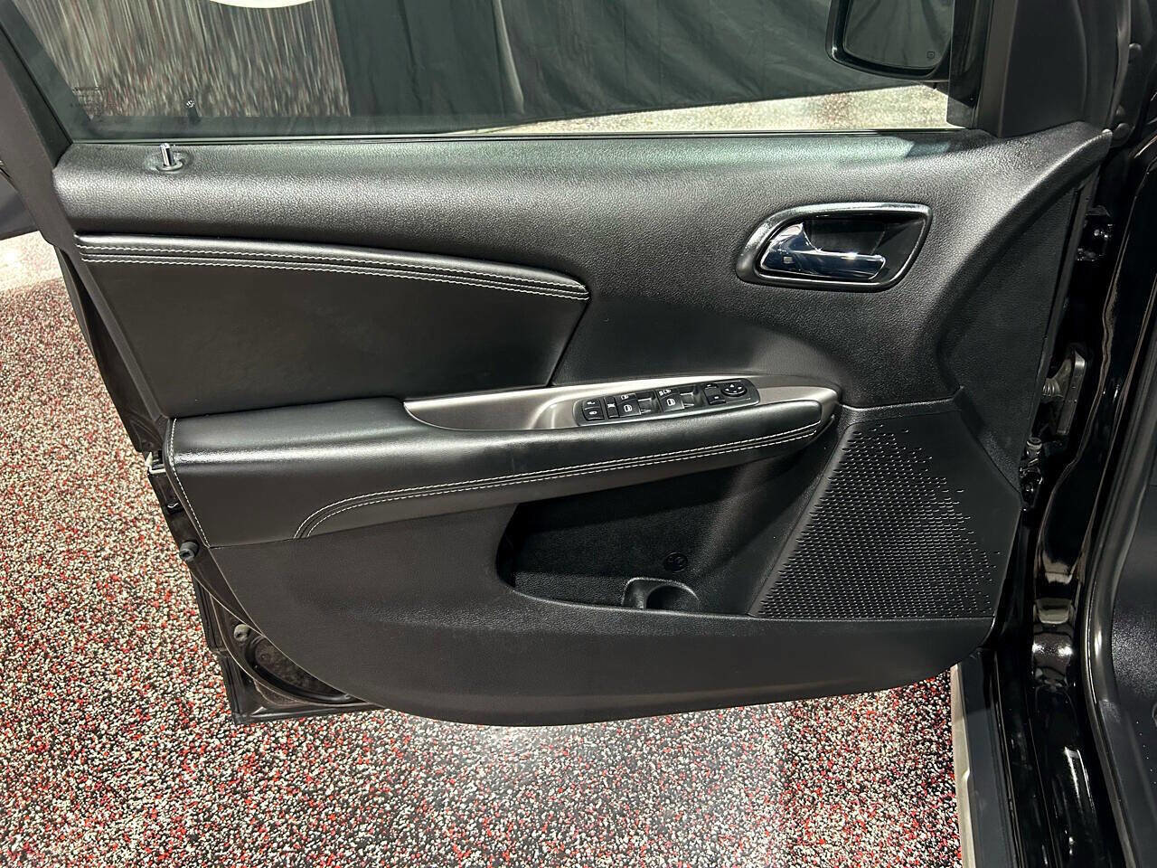 Used 2019 Dodge Journey Crossroad w/ Navigation Group image 11