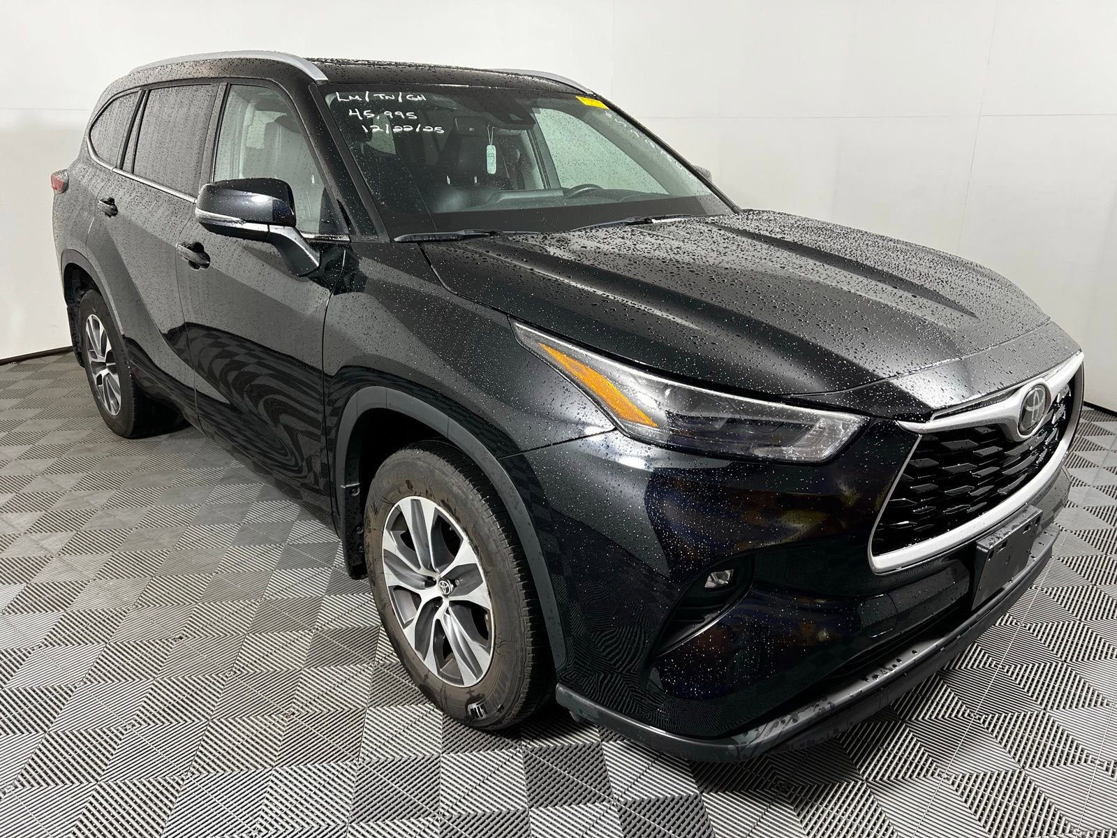 Certified 2022 Toyota Highlander XLE image 3