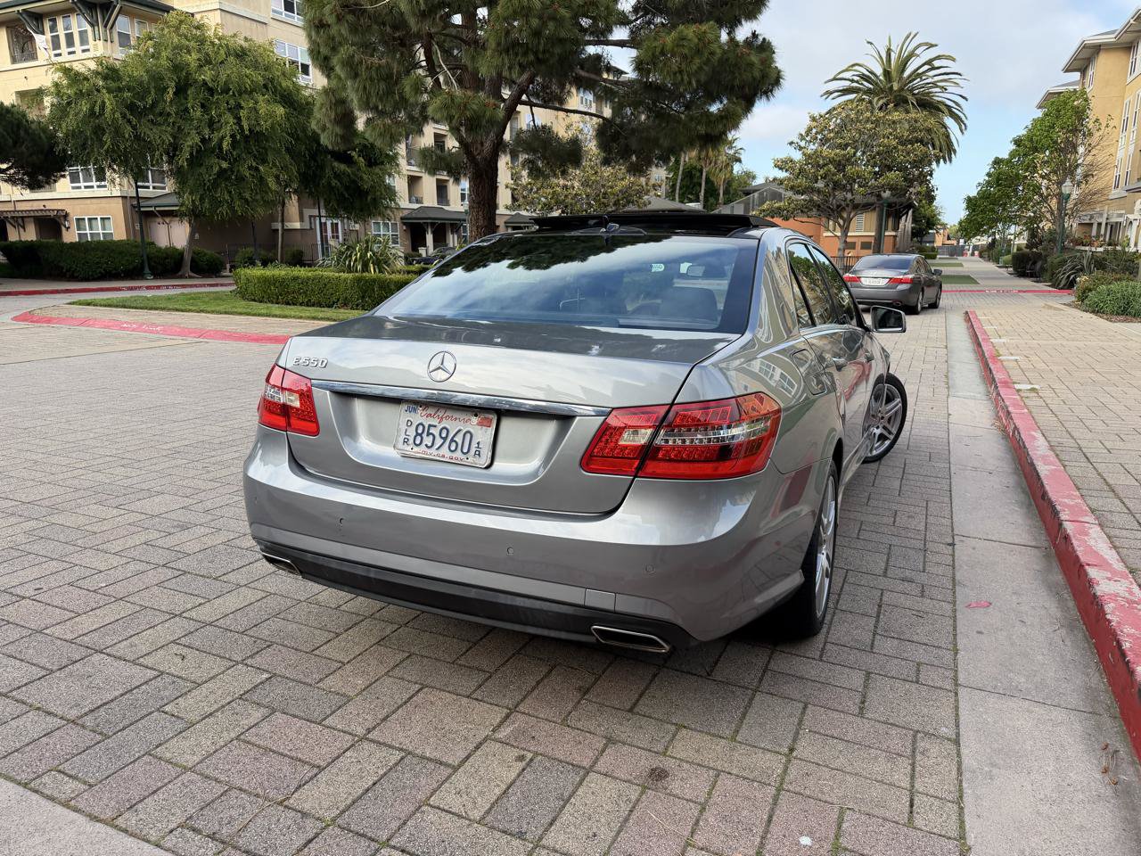 Used 2010 Mercedes-Benz E 550 Sedan image 7