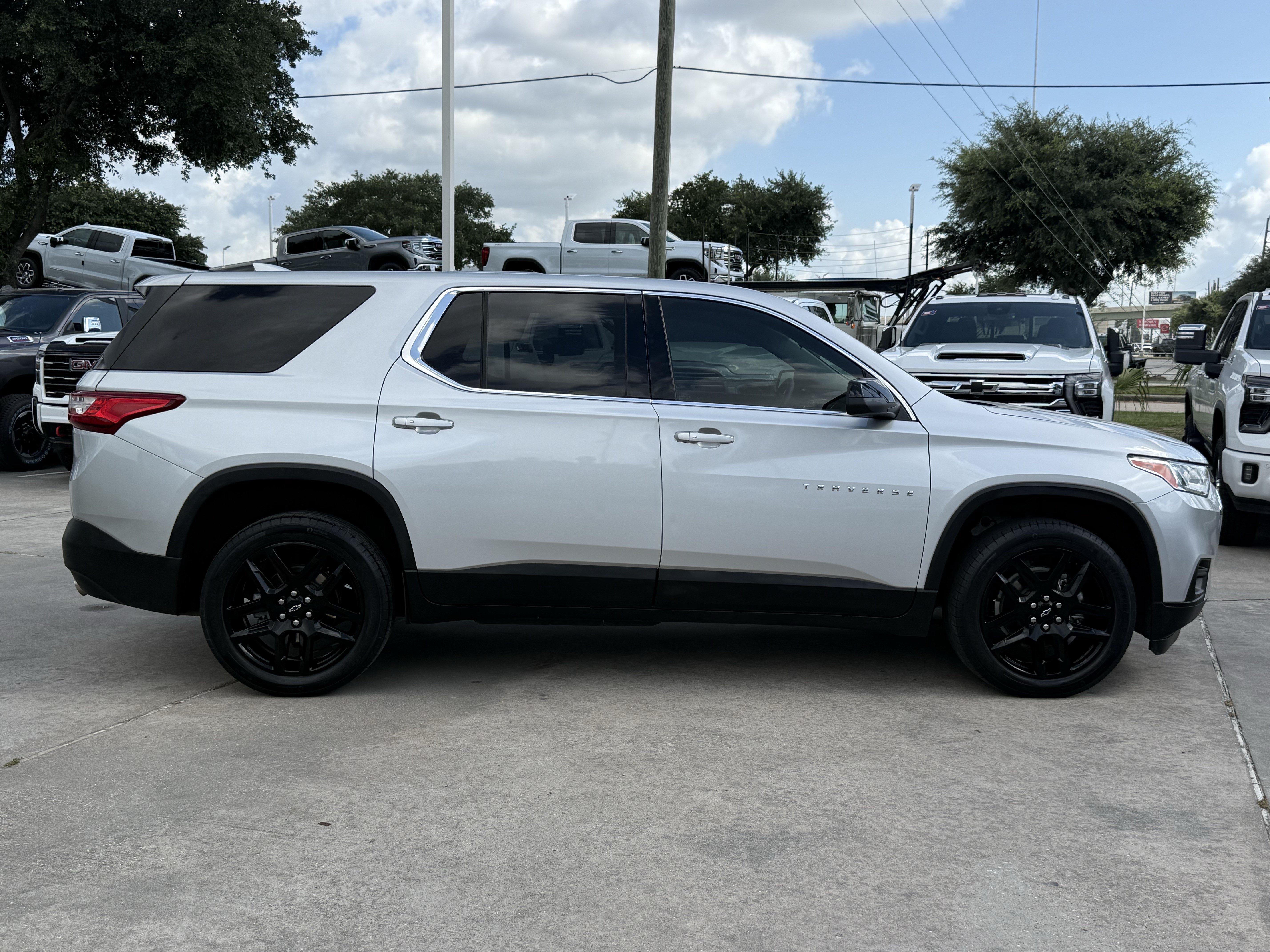 Used 2021 Chevrolet Traverse LS w/ LPO, Floor Liner Package FWD image 3