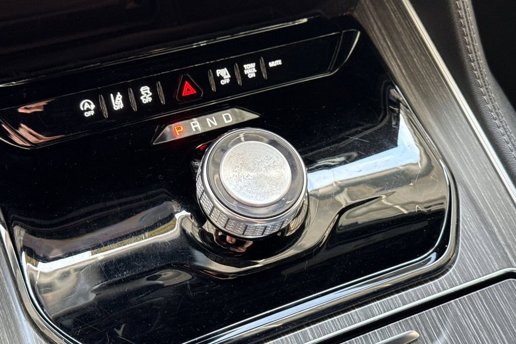 Used 2024 Jeep Wagoneer Series II w/ Flexible Seating Group image 34