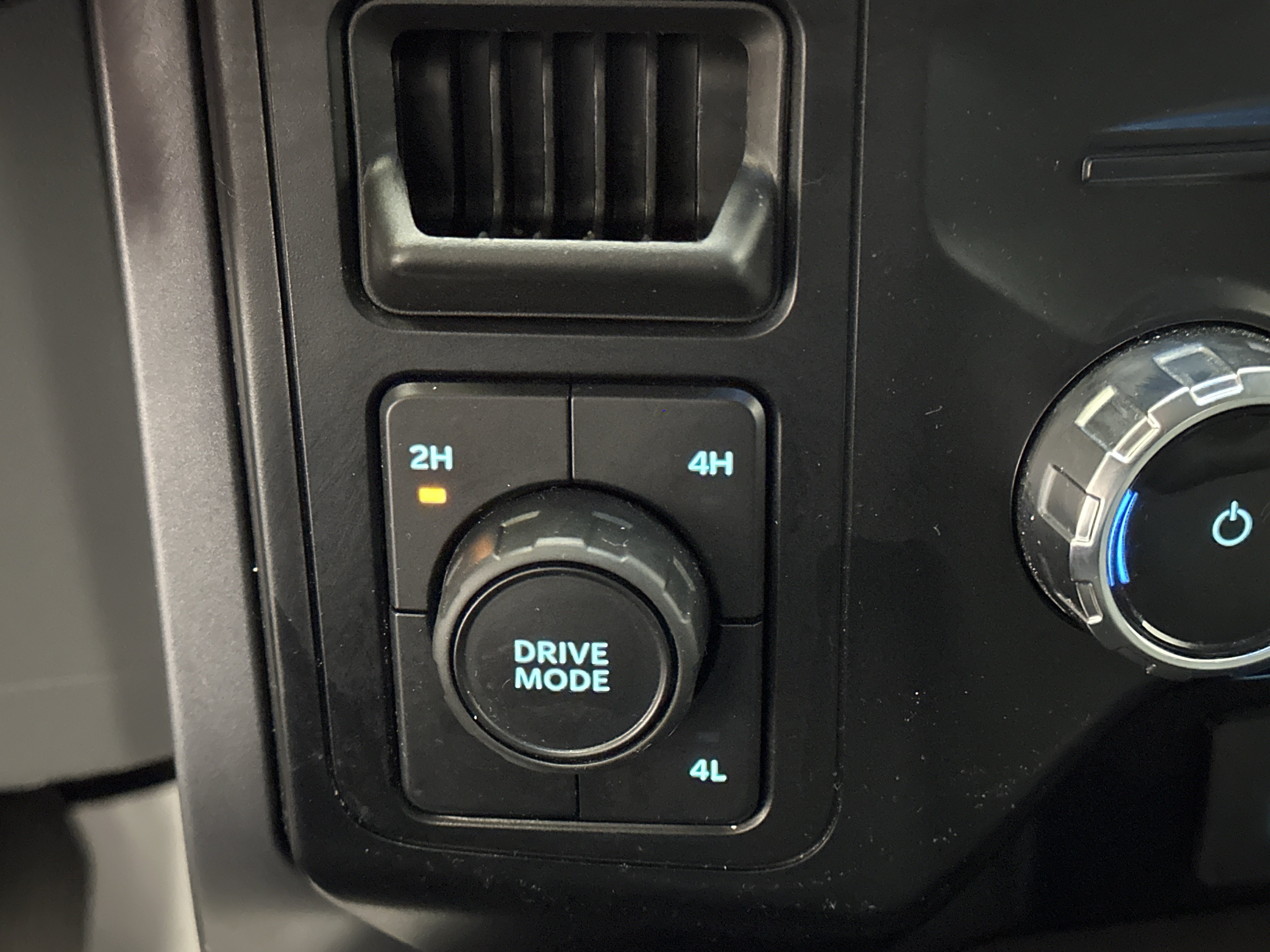 Used 2024 Ford F150 XLT AWD/4WD image 38