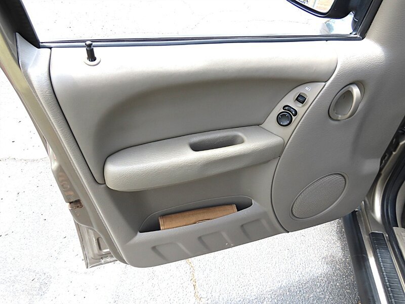 Used 2006 Jeep Liberty Sport AWD/4WD image 32