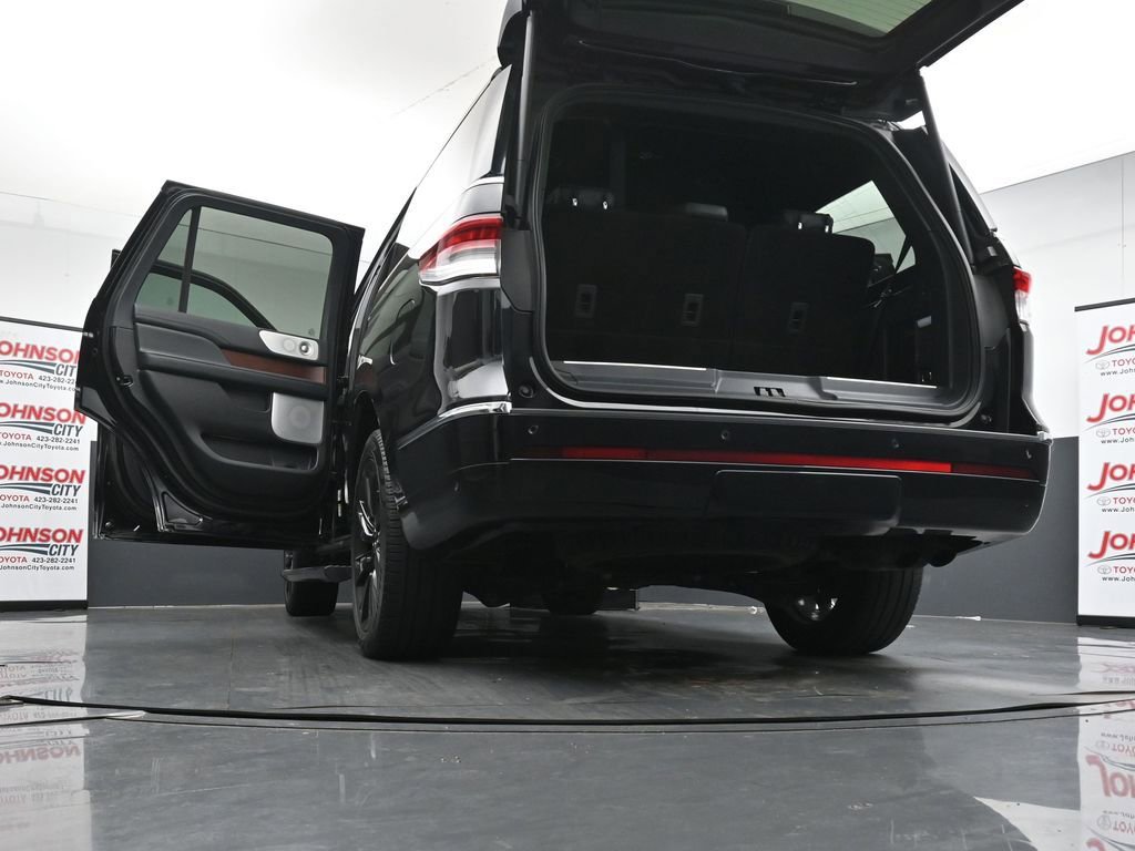 Used 2022 Lincoln Navigator Reserve AWD/4WD image 30