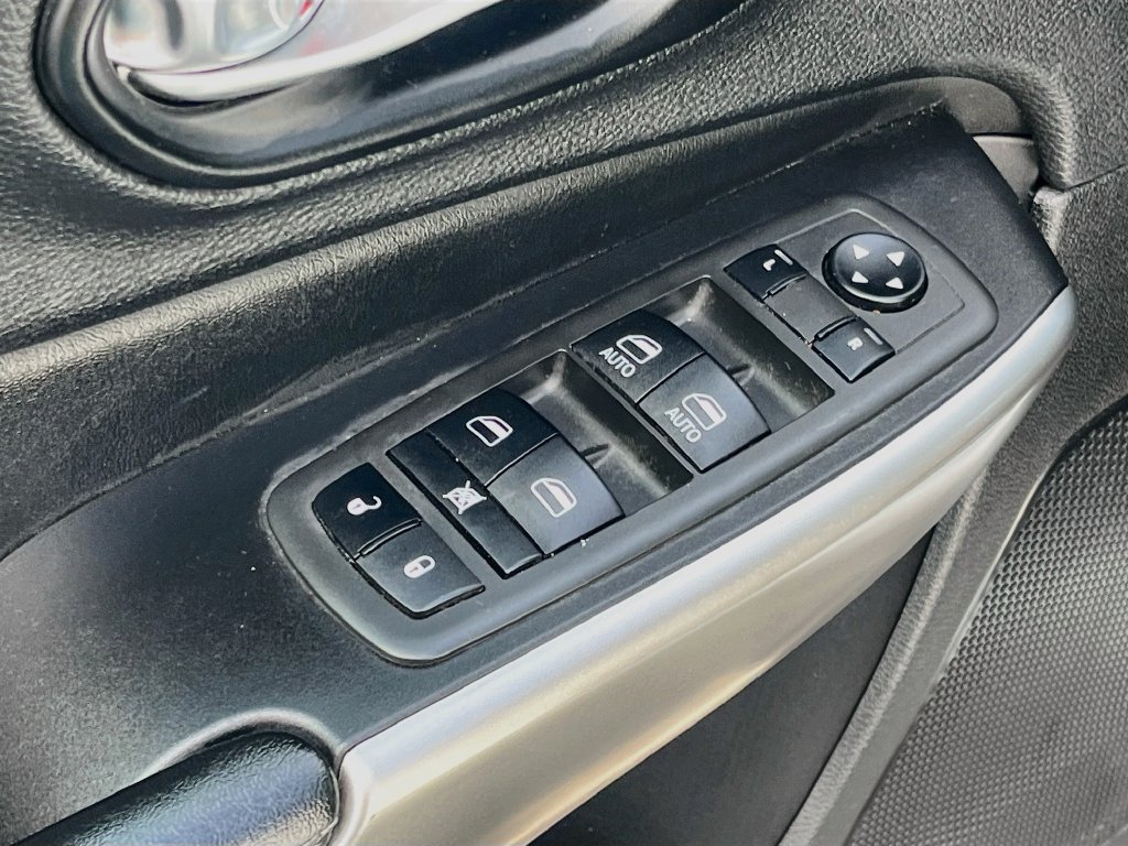 Used 2021 Jeep Cherokee High Altitude AWD/4WD image 18