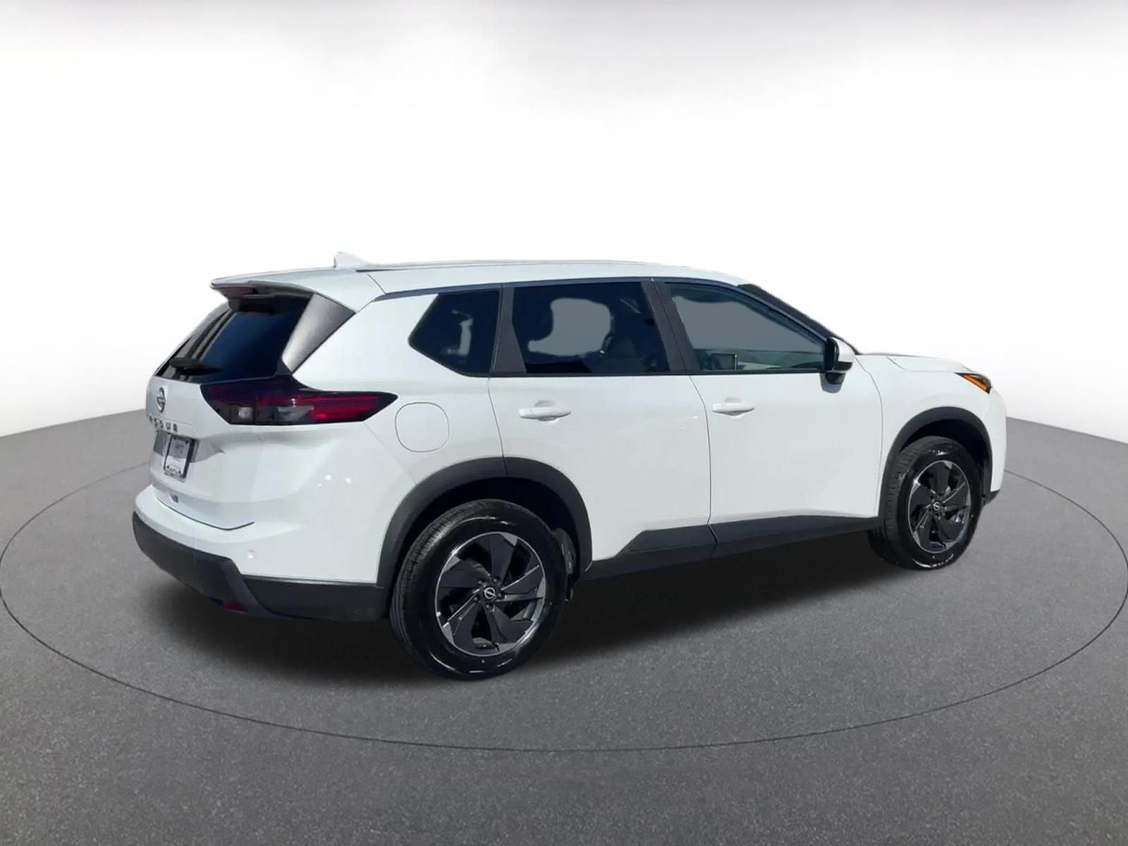 Used 2025 Nissan Rogue SV FWD image 14