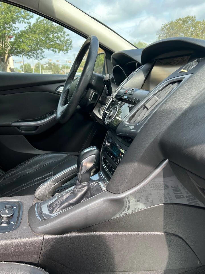 Used 2012 Ford Focus Titanium image 28
