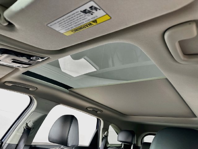 Used 2025 Kia Sorento S w/ Panoramic Sunroof Package AWD/4WD image 4