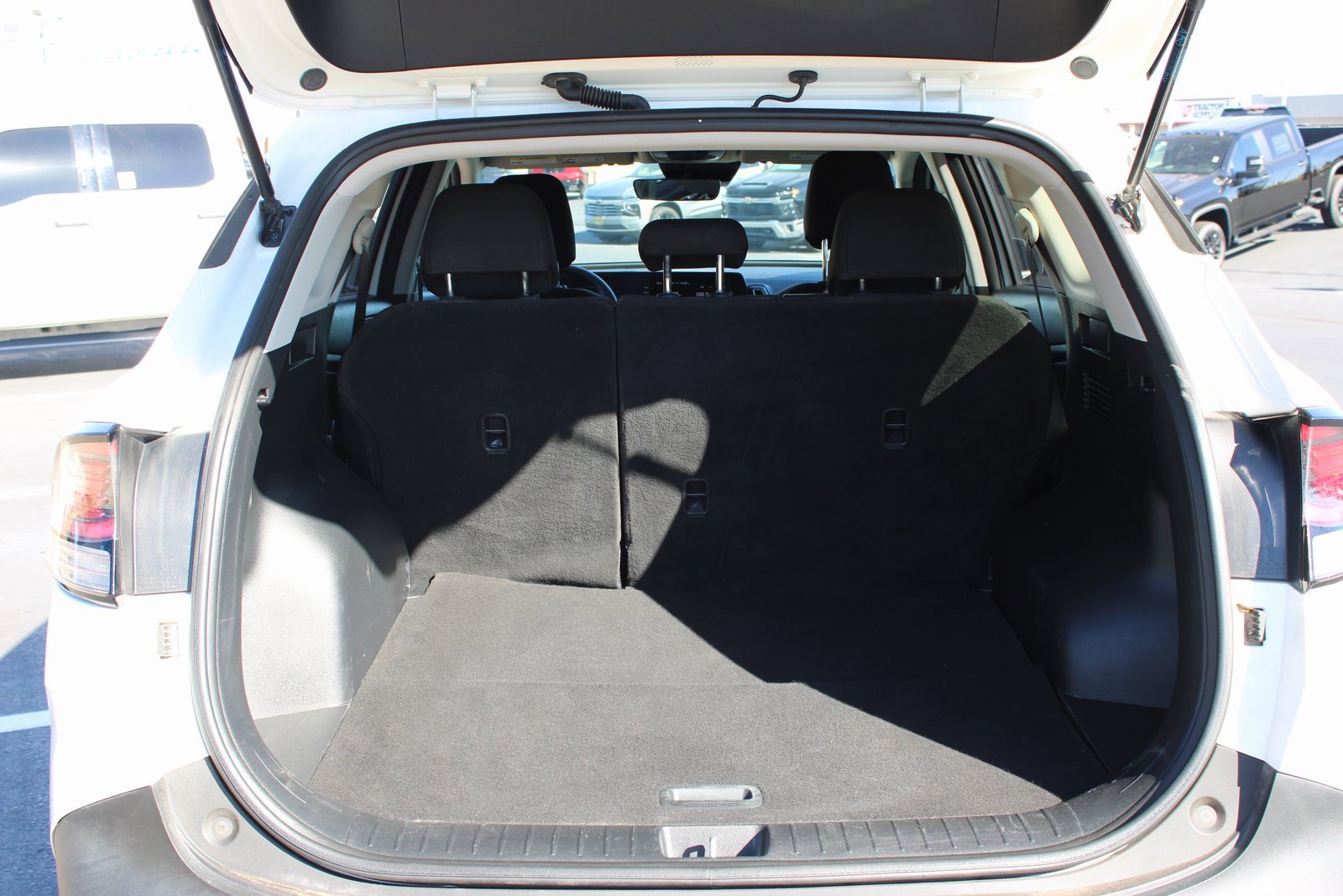 Used 2025 Kia Sportage LX image 8