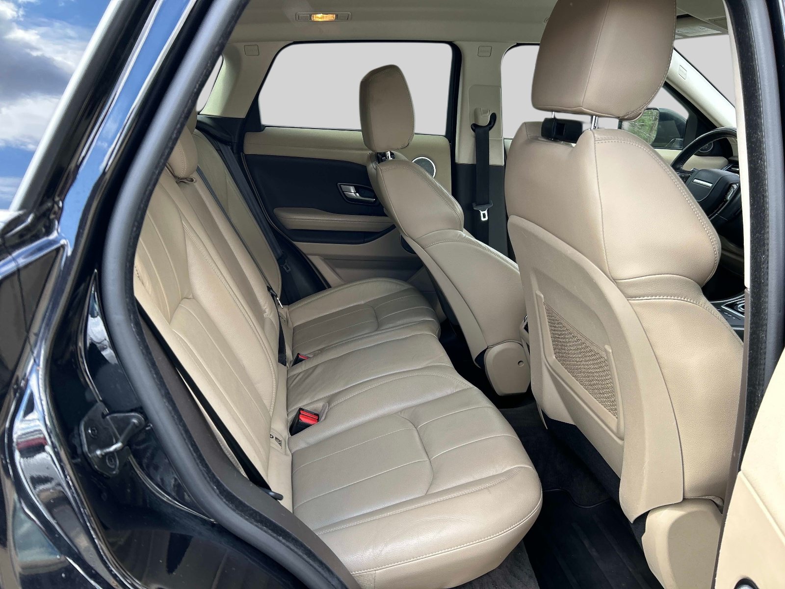 Used 2019 Land Rover Range Rover Evoque SE AWD/4WD image 16