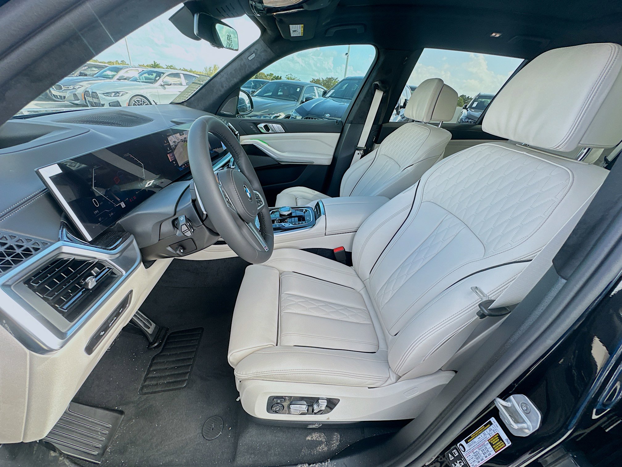 New 2026 BMW X7 xDrive40i w/ M Sport Package AWD/4WD image 16