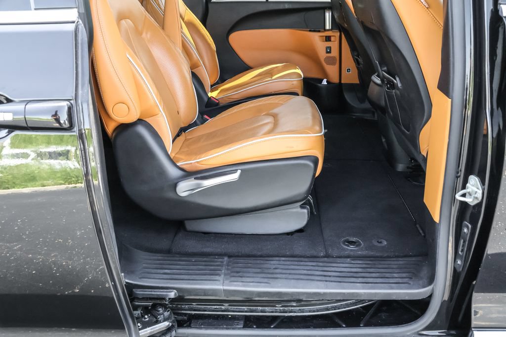 Used 2022 Chrysler Pacifica Pinnacle AWD/4WD image 32