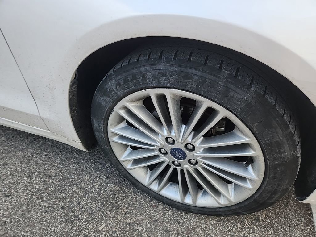 Used 2015 Ford Fusion SE w/ Equipment Group 202A image 3