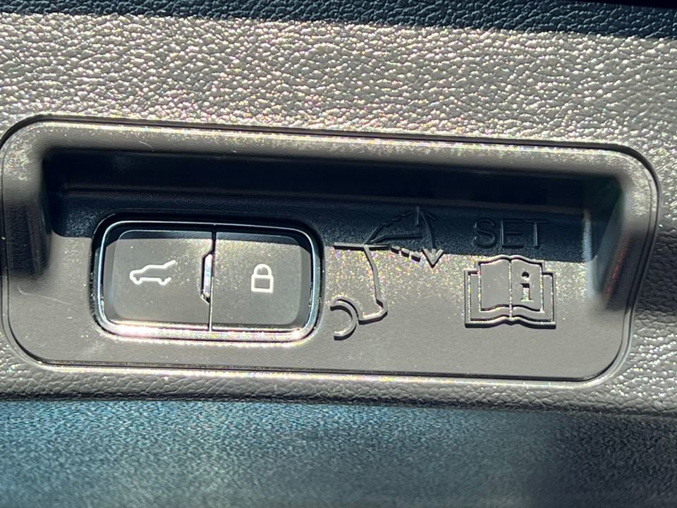 Certified 2023 Ford Explorer Limited w/ Limited Technology Package image 37