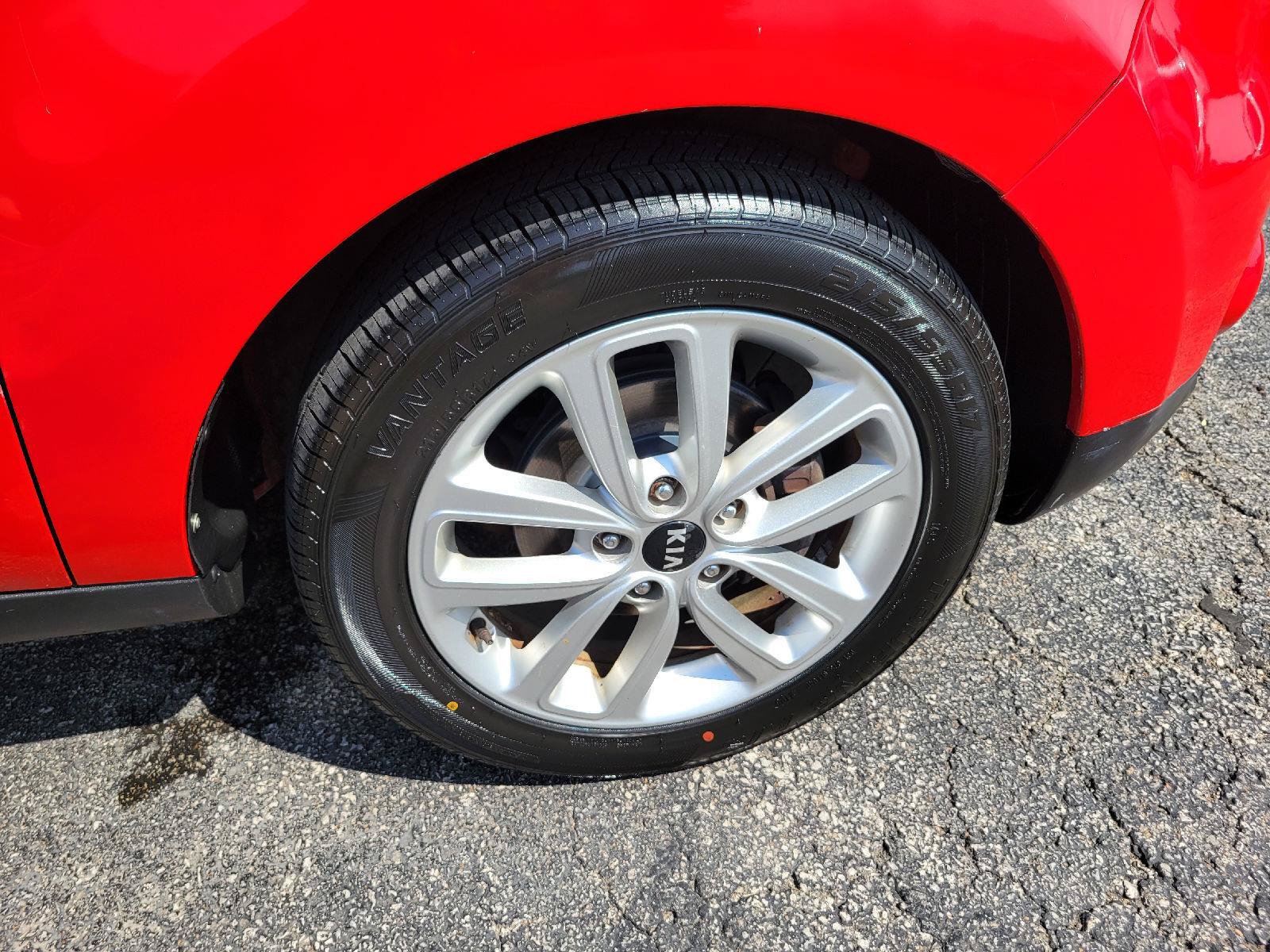Used 2017 Kia Soul + FWD image 13