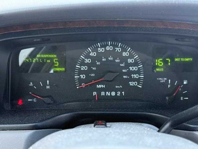 Used 2002 Lincoln Town Car Executive RWD image 25
