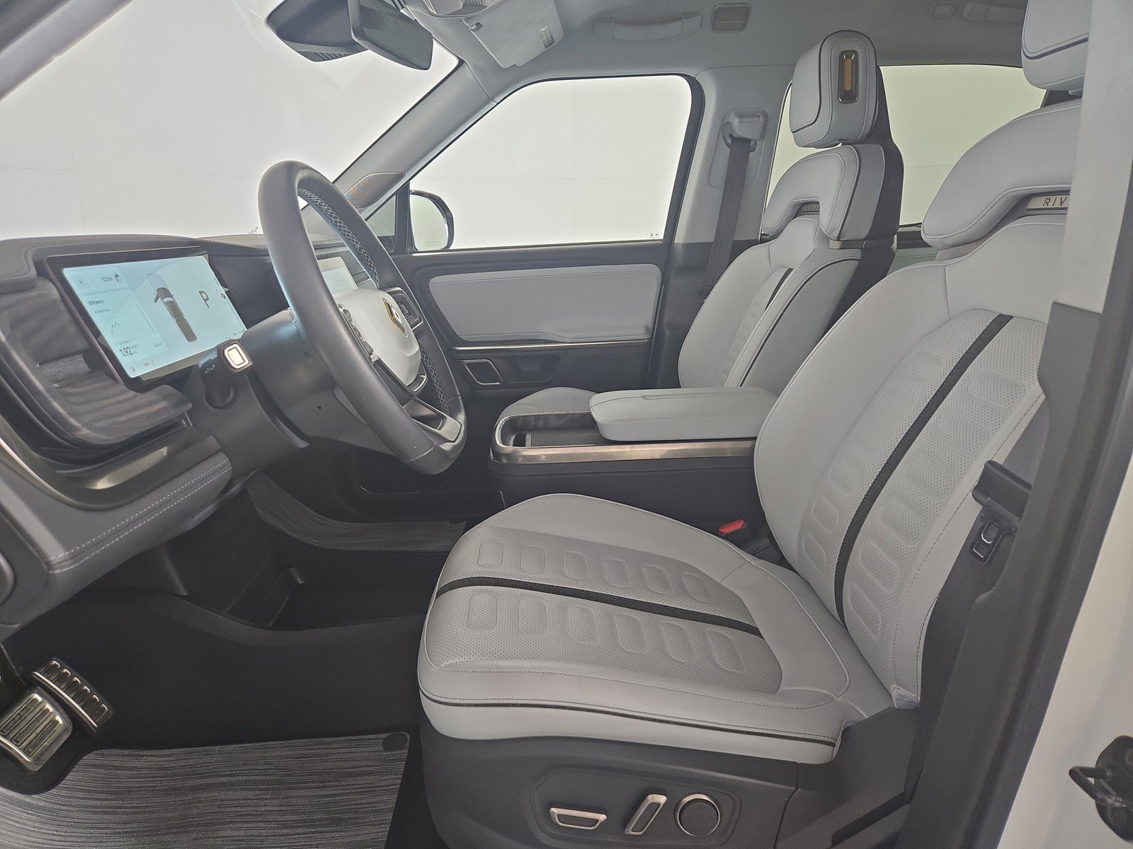 Used 2023 Rivian R1T Adventure image 20