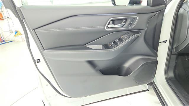 Certified 2026 Nissan Rogue Platinum w/ Platinum Premium Package AWD/4WD image 21