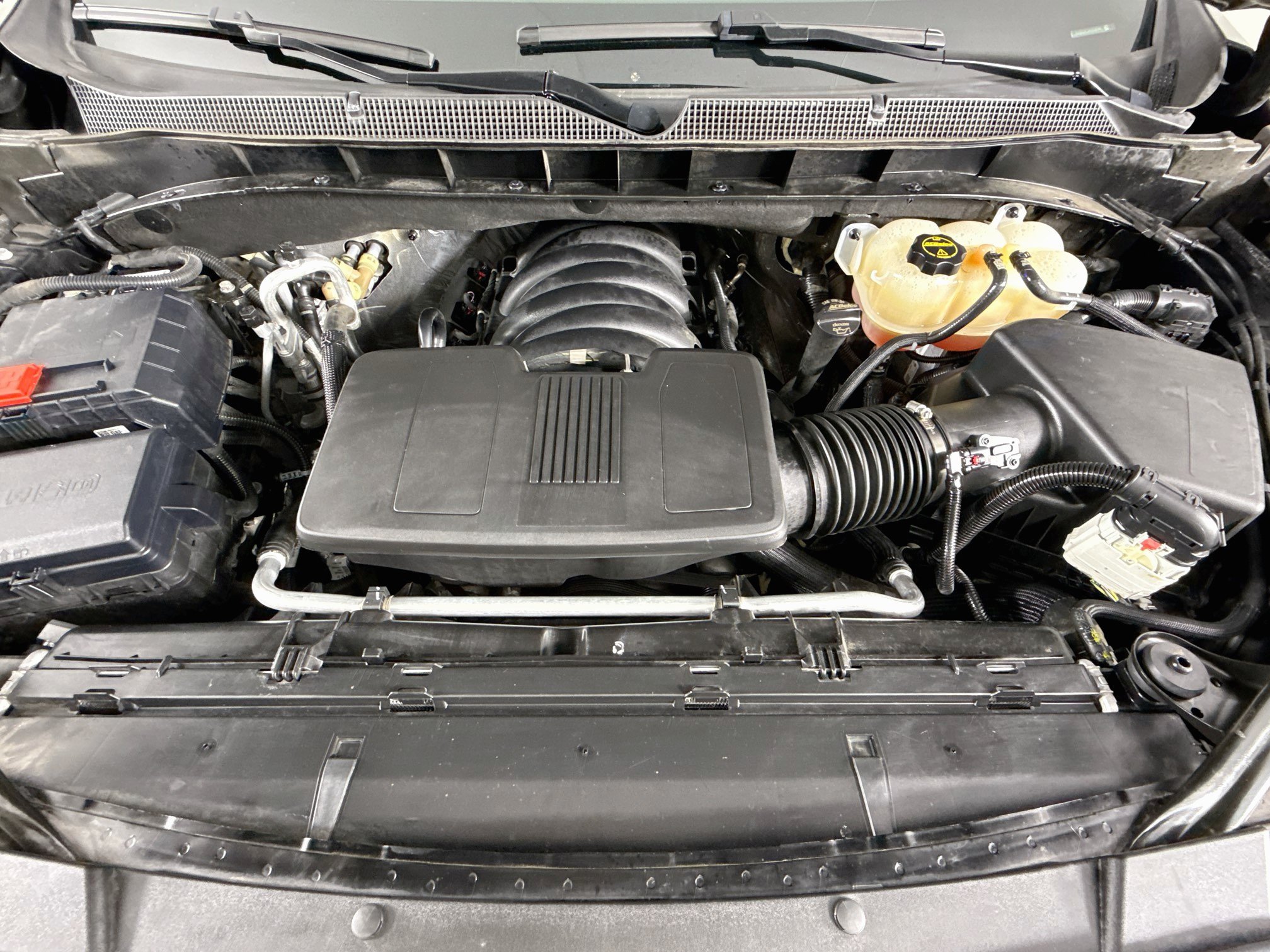 Used 2024 Chevrolet Suburban LT RWD image 33