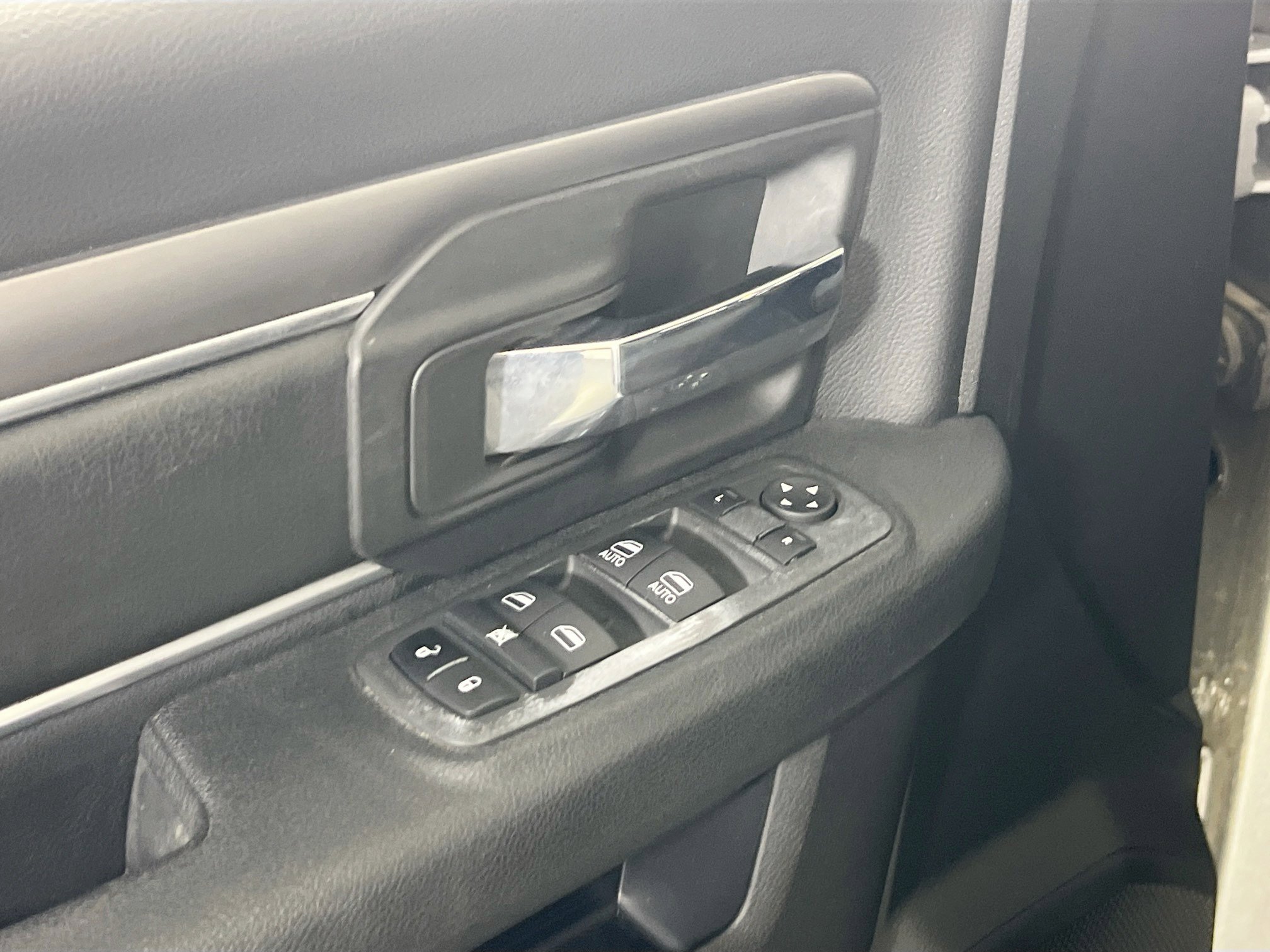 Used 2022 RAM 1500 Classic Warlock w/ Electronics Group AWD/4WD image 17