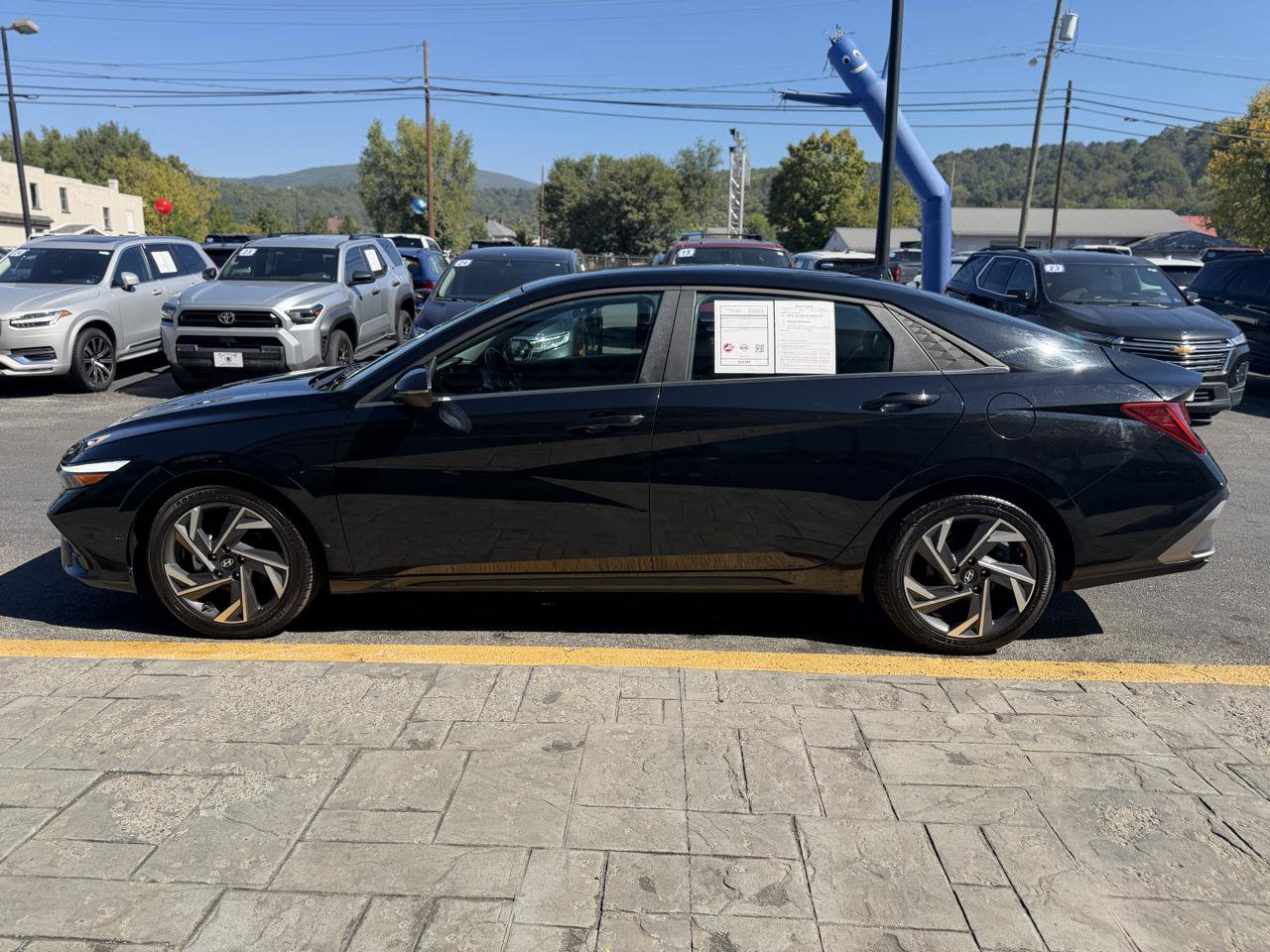 Used 2025 Hyundai Elantra Limited FWD image 5