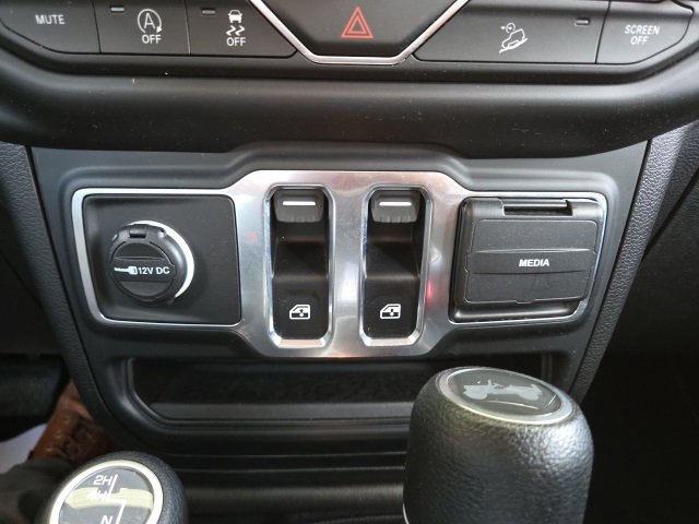 Used 2021 Jeep Wrangler Sport S image 9