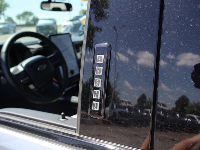 Used 2023 Ford F150 Lightning Platinum AWD/4WD image 17