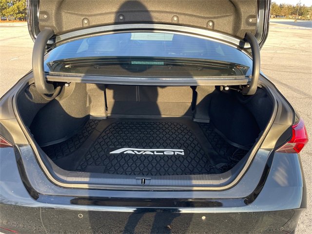 Used 2020 Toyota Avalon Touring w/ Advanced Safety Package image 18