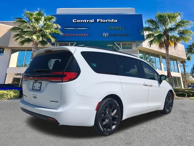 New 2027 Chrysler Pacifica Limited FWD image 5
