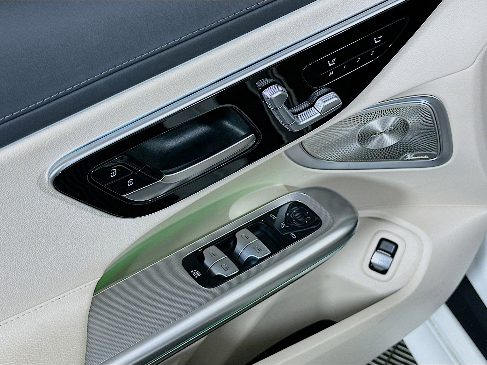 Used 2024 Mercedes-Benz CLE 300 4MATIC Cabriolet image 15