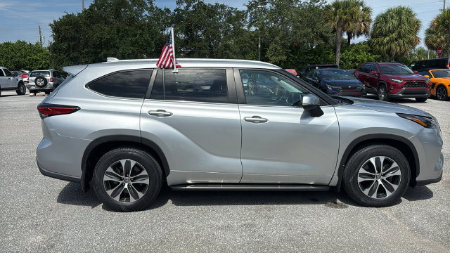 Used 2023 Toyota Highlander XLE FWD image 11