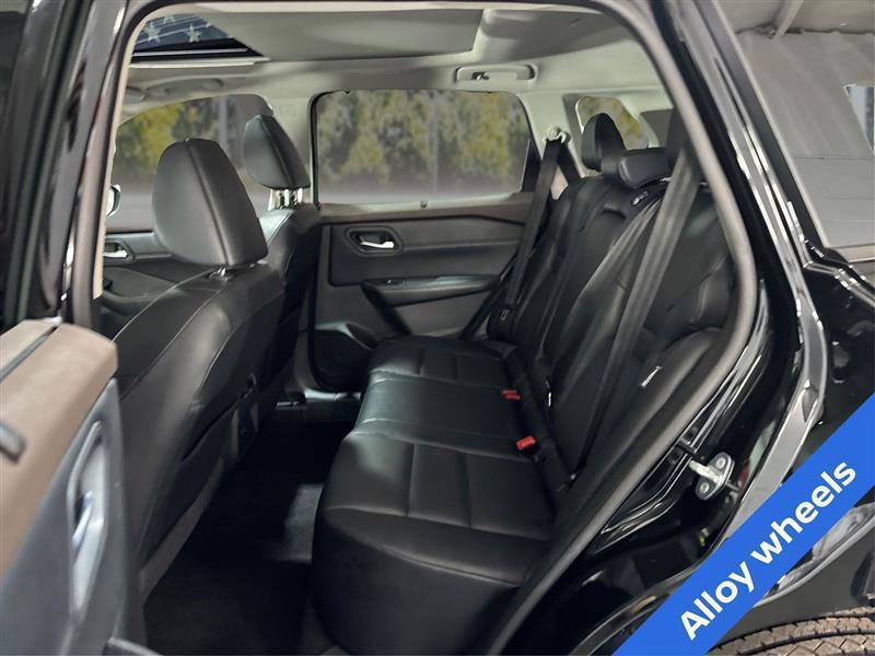Used 2022 Nissan Rogue SV w/ SV Premium Package image 10