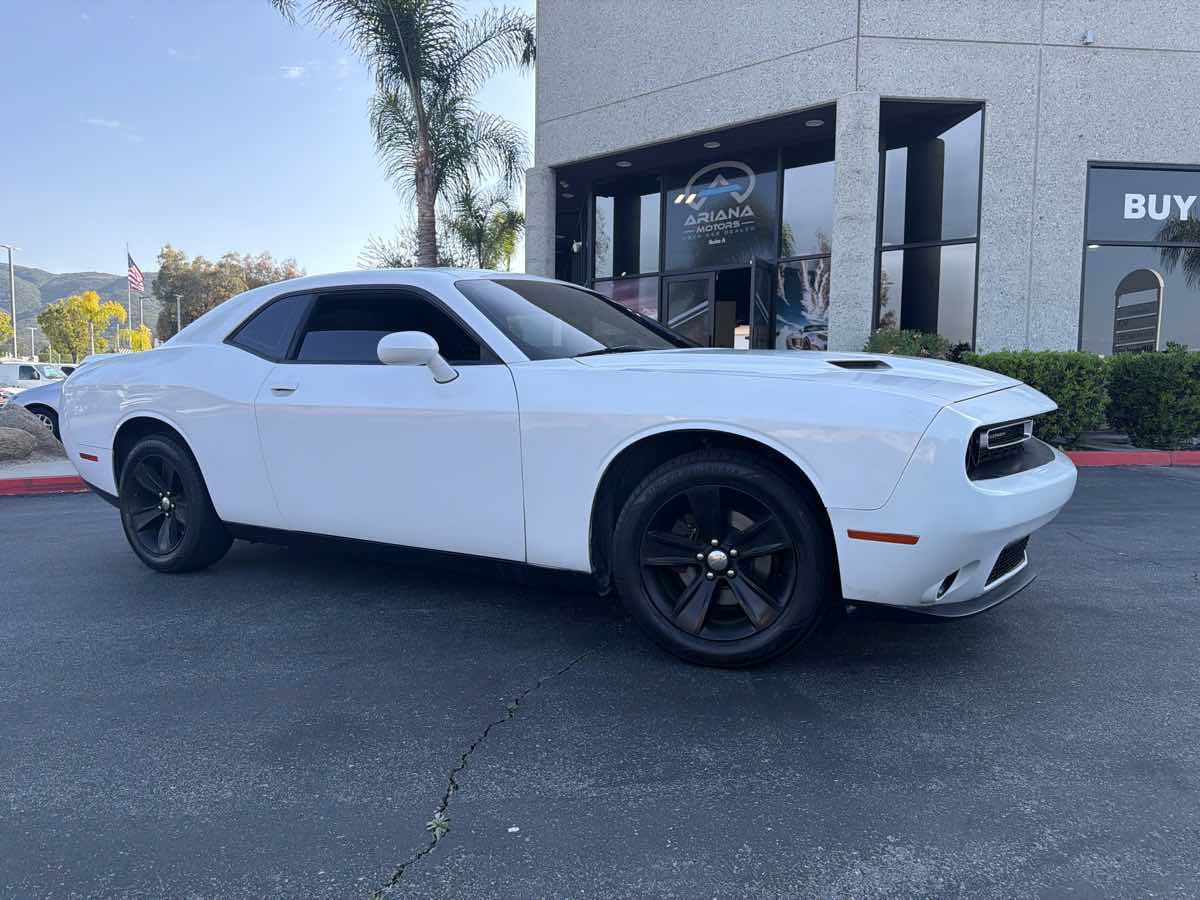 Used 2018 Dodge Challenger SXT RWD image 8