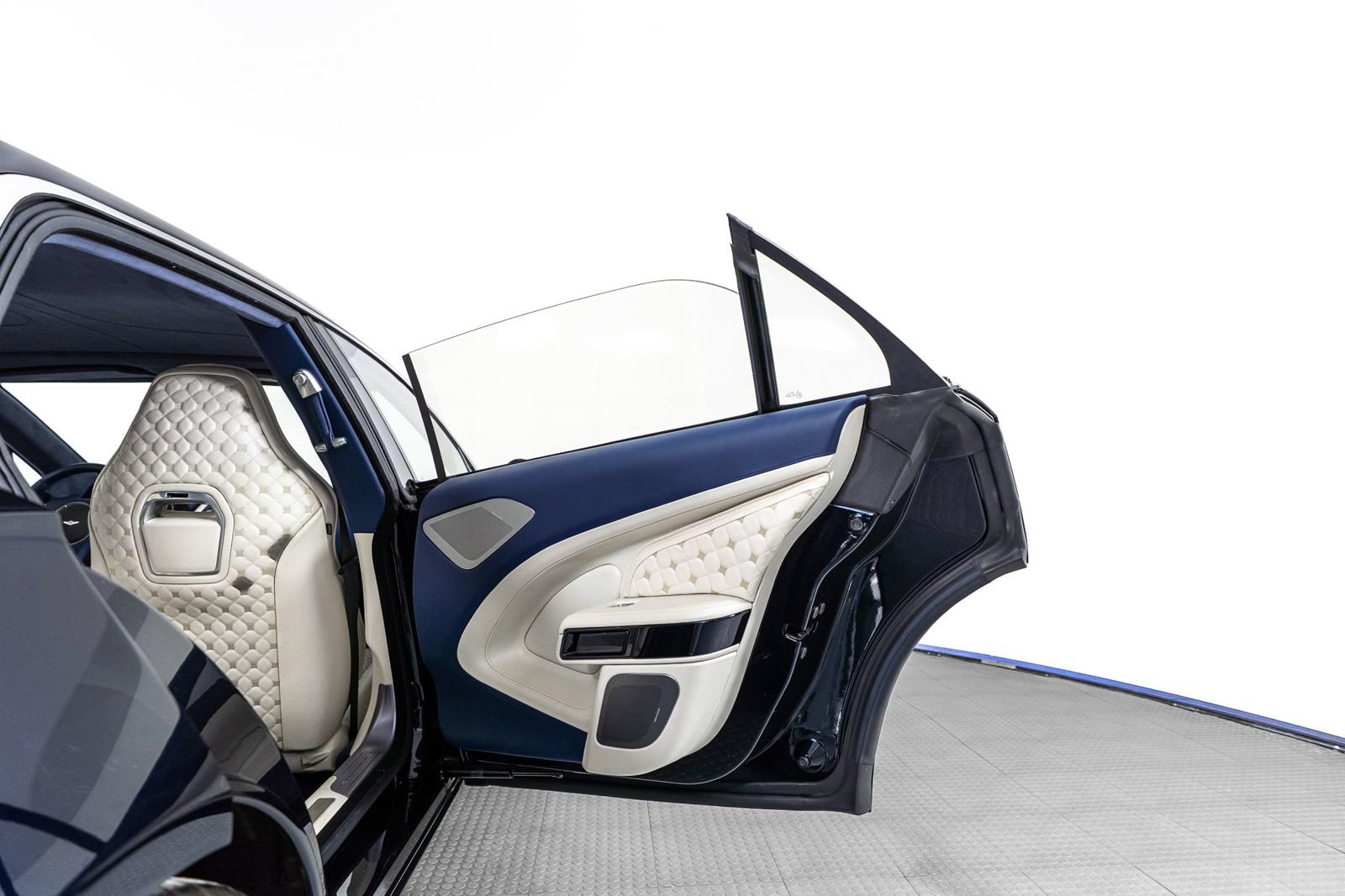 Used 2018 Aston Martin Lagonda RWD image 15