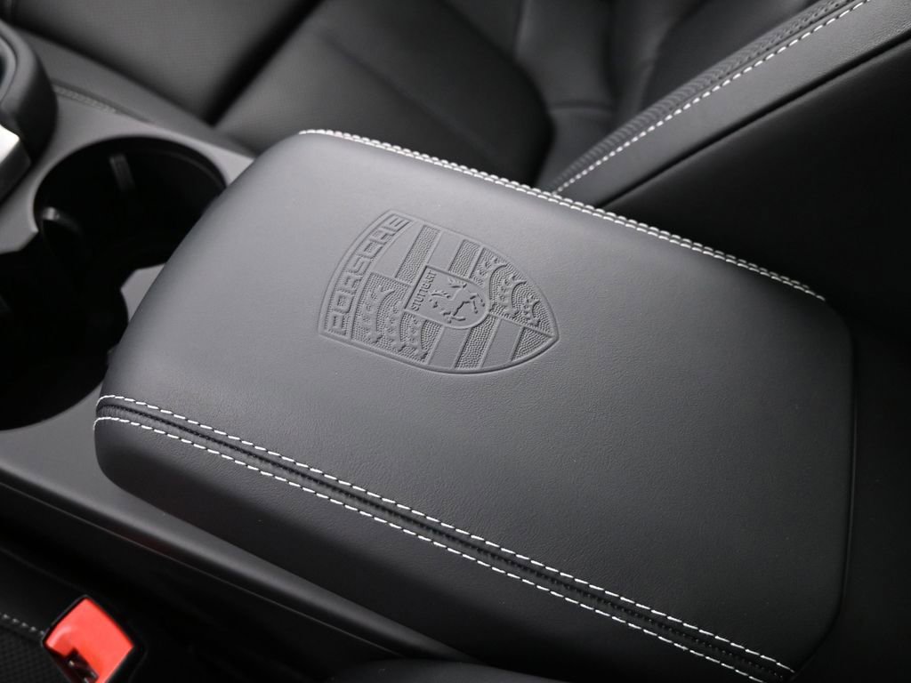 Certified 2025 Porsche Macan GTS image 34