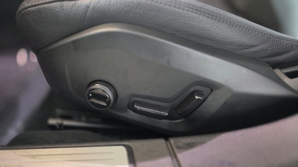 Used 2025 Volvo V60 B5 Cross Country Plus image 19