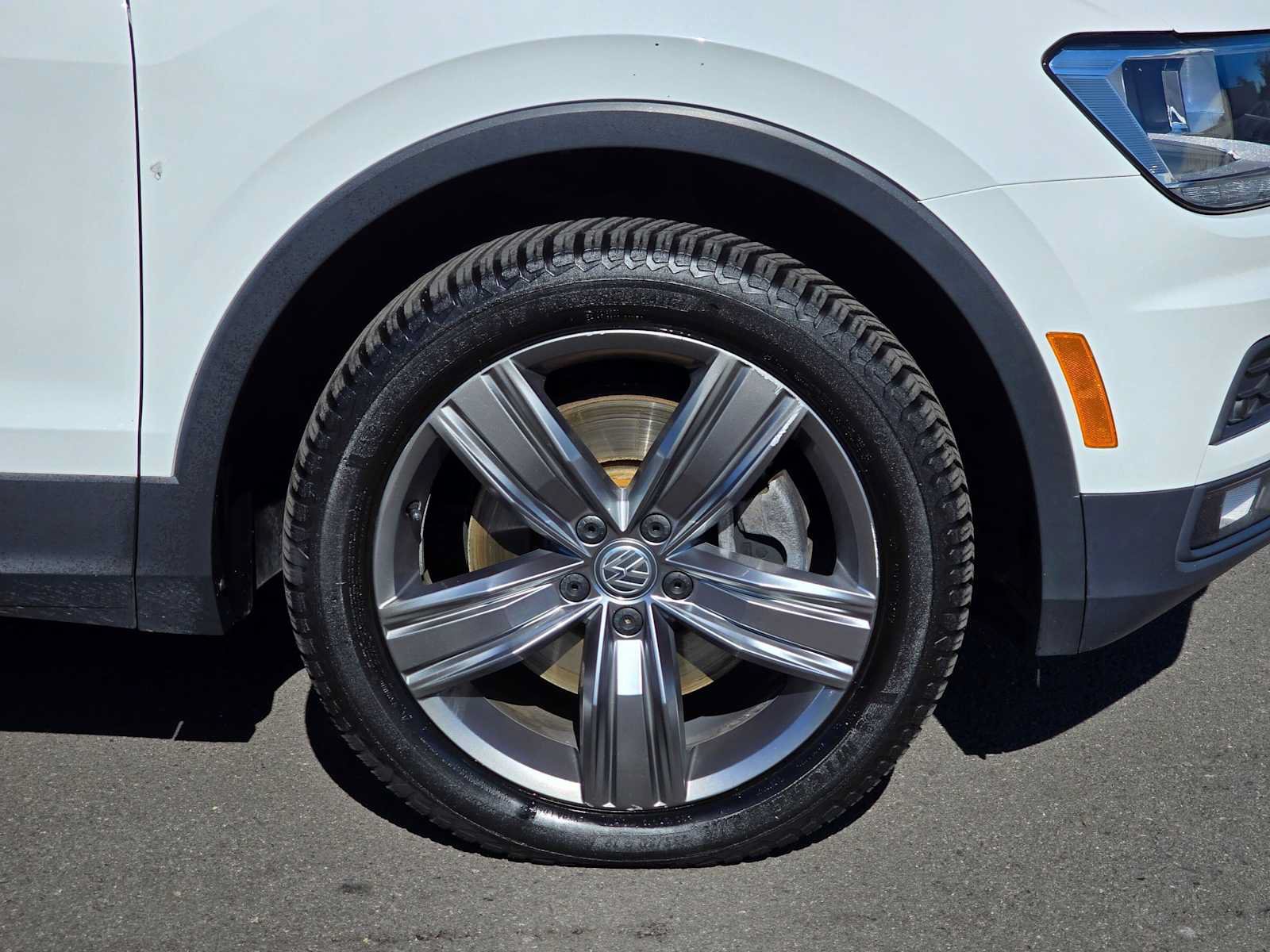 Used 2020 Volkswagen Tiguan SEL AWD/4WD image 9