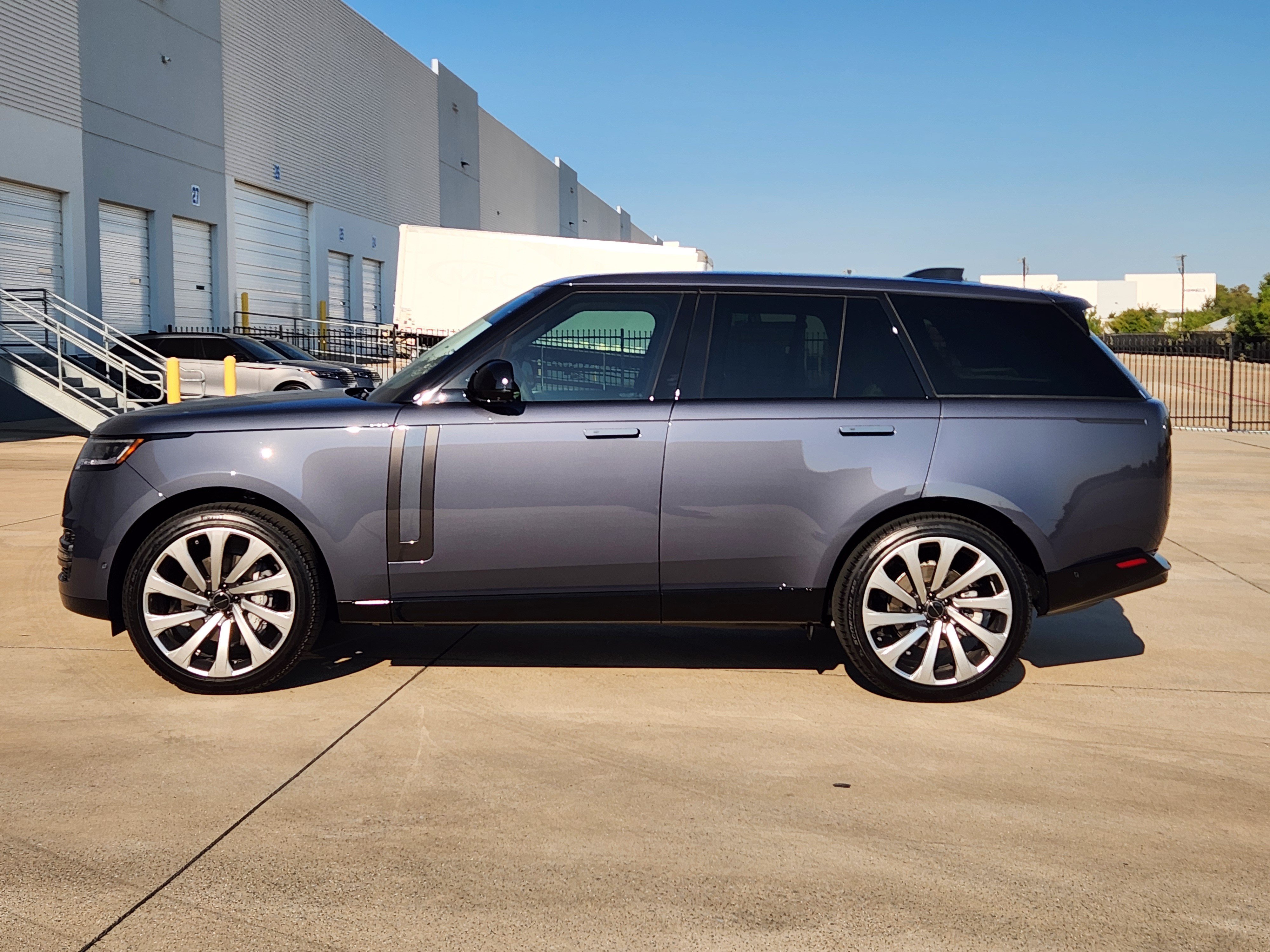 New 2026 Land Rover Range Rover SE AWD/4WD image 3