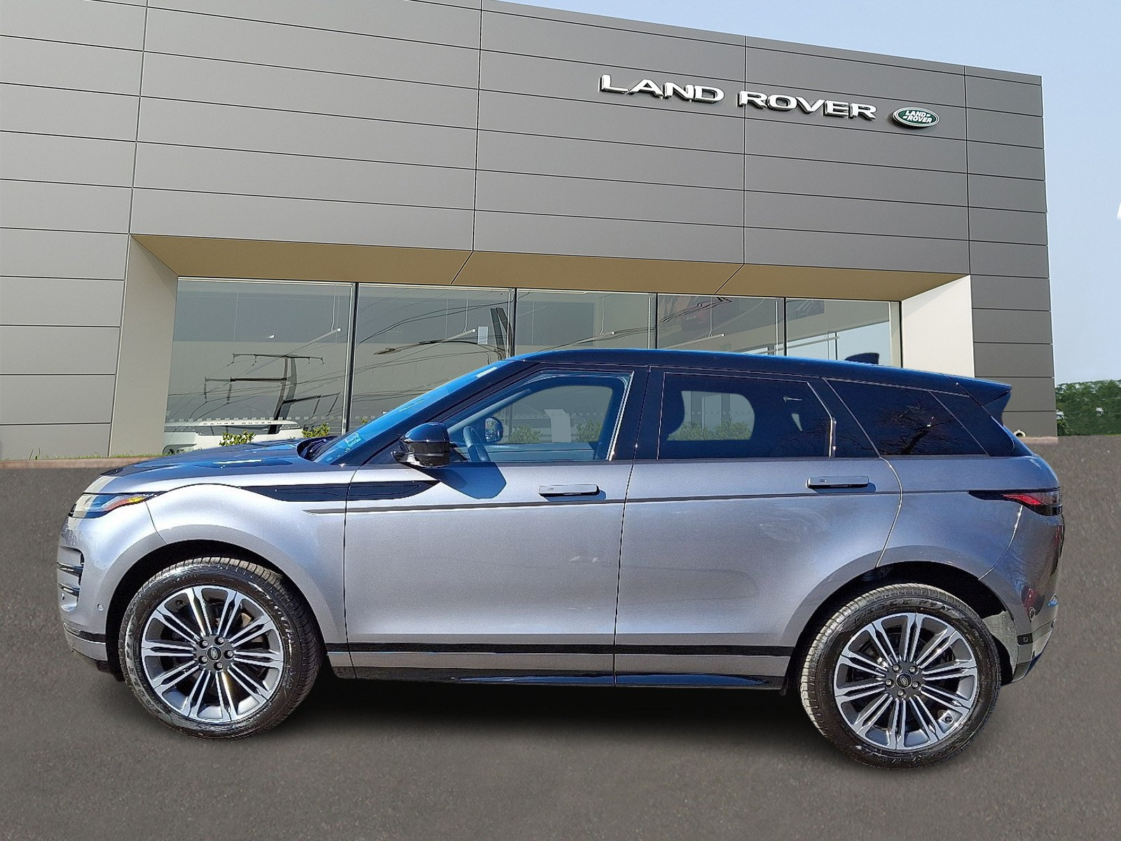Used 2026 Land Rover Range Rover Evoque Dynamic SE AWD/4WD image 6