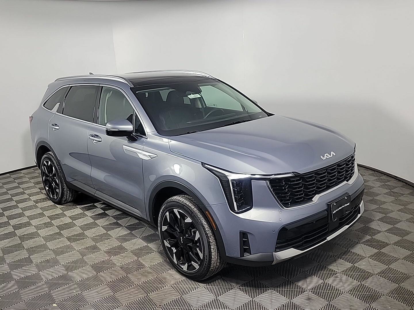 Used 2025 Kia Sorento EX w/ Panoramic Sunroof Package image 2