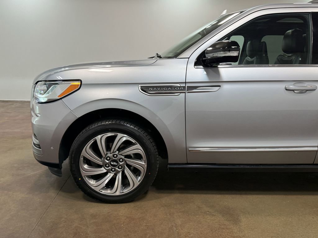 Used 2023 Lincoln Navigator Reserve image 38