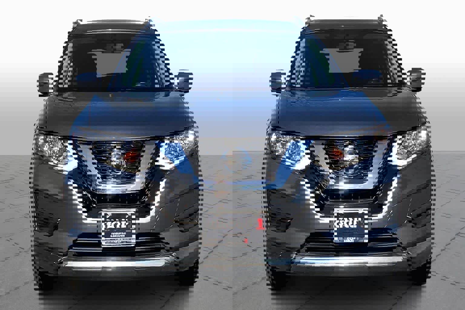 Used 2018 Nissan Rogue SV image 4