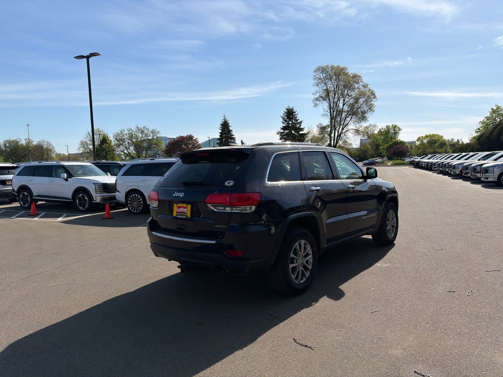 Used 2016 Jeep Grand Cherokee Limited AWD/4WD image 2