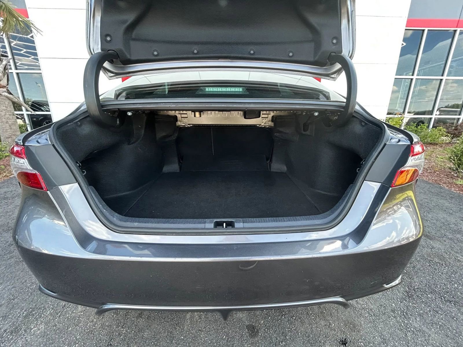 Used 2020 Toyota Camry XSE w/ Navigation Package FWD image 19