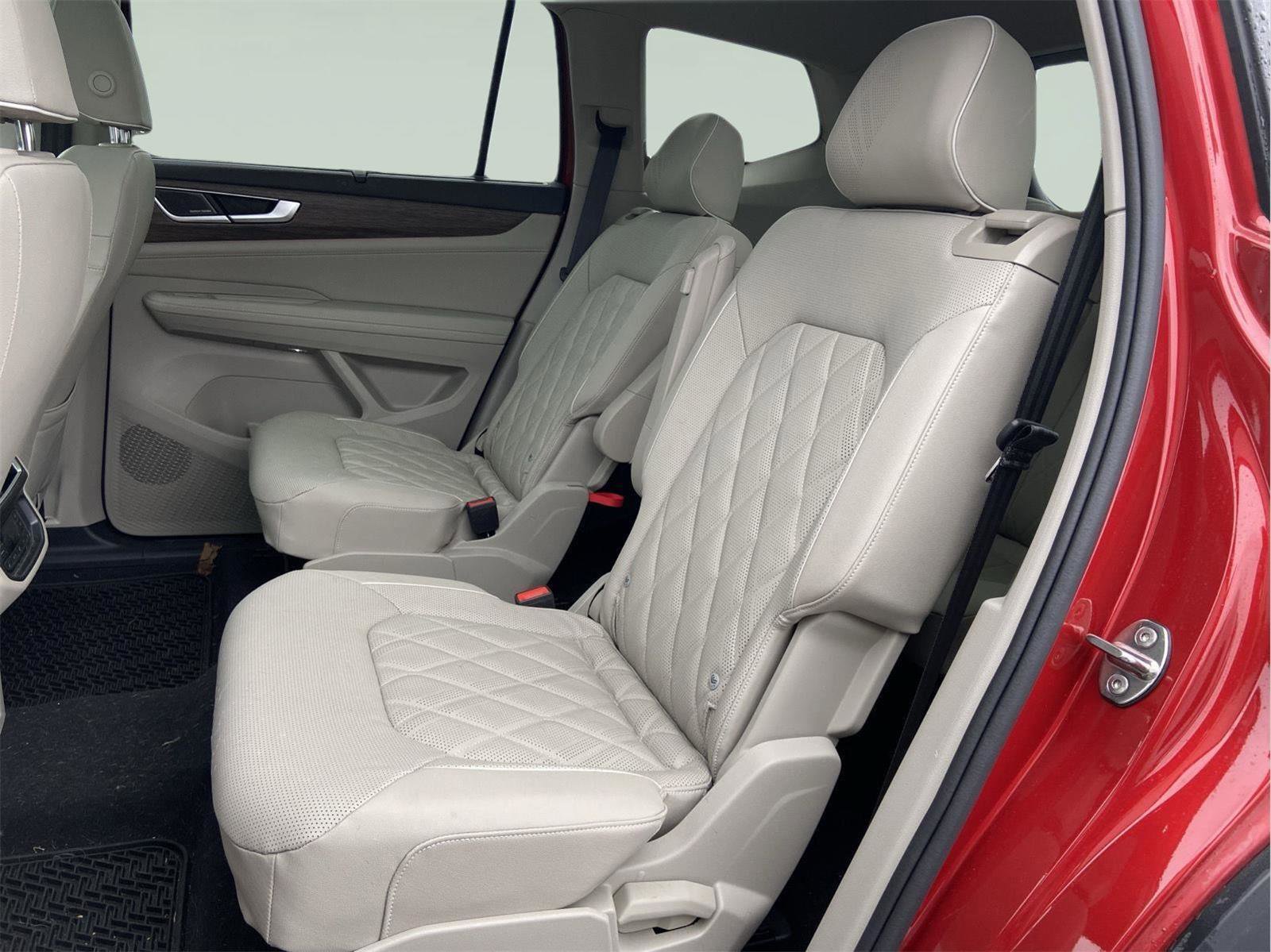 Used 2025 Volkswagen Atlas SEL Premium R-Line AWD/4WD image 31