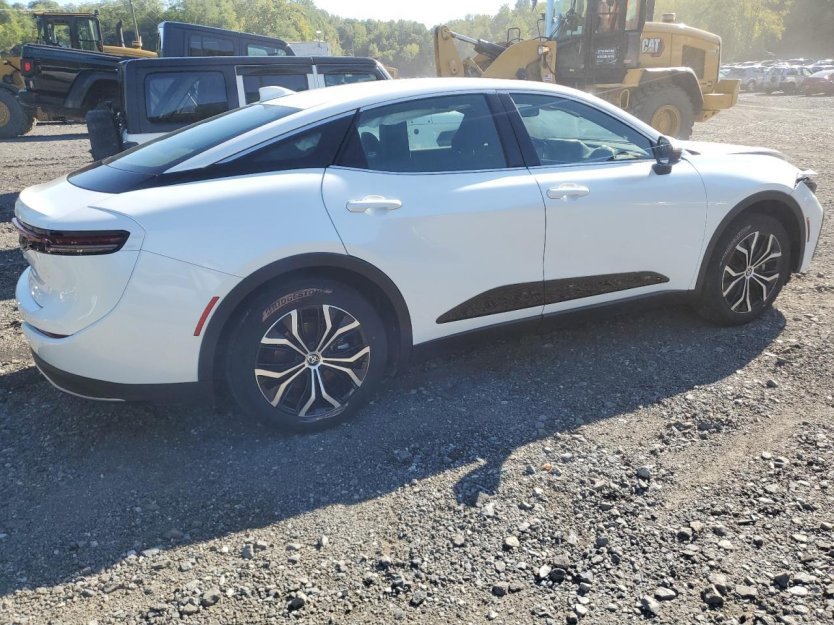 Used 2023 Toyota Crown XLE image 4