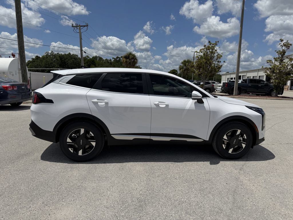 New 2027 Kia Sportage LX w/ LX Convenience Package FWD image 3